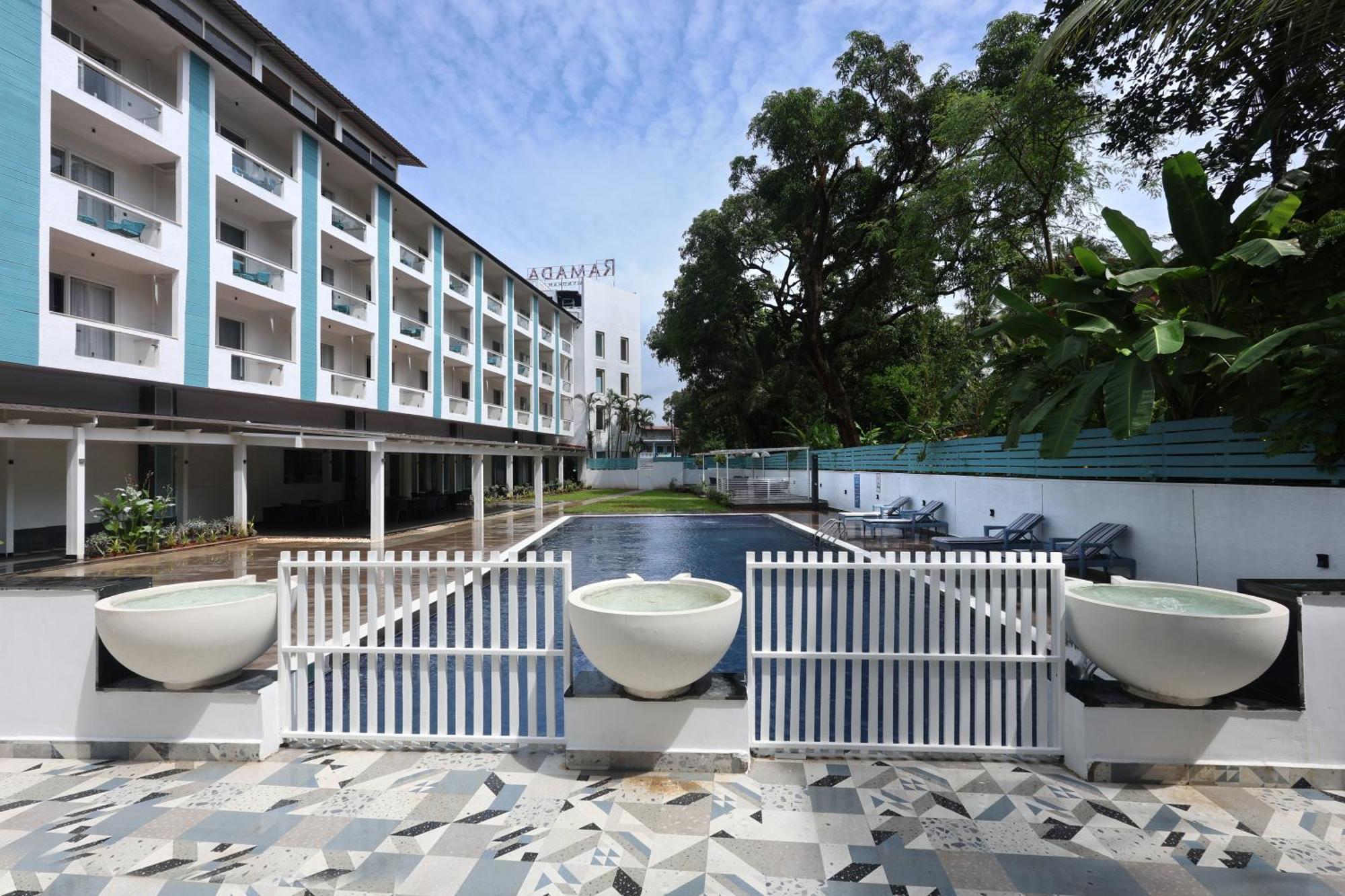 Ramada By Wyndham Goa Arpora Hotel Exterior photo